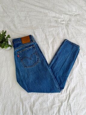Levi’s Wedgie Fit Jeans — Size 27